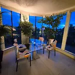 Panoramic Pondview Penthouse